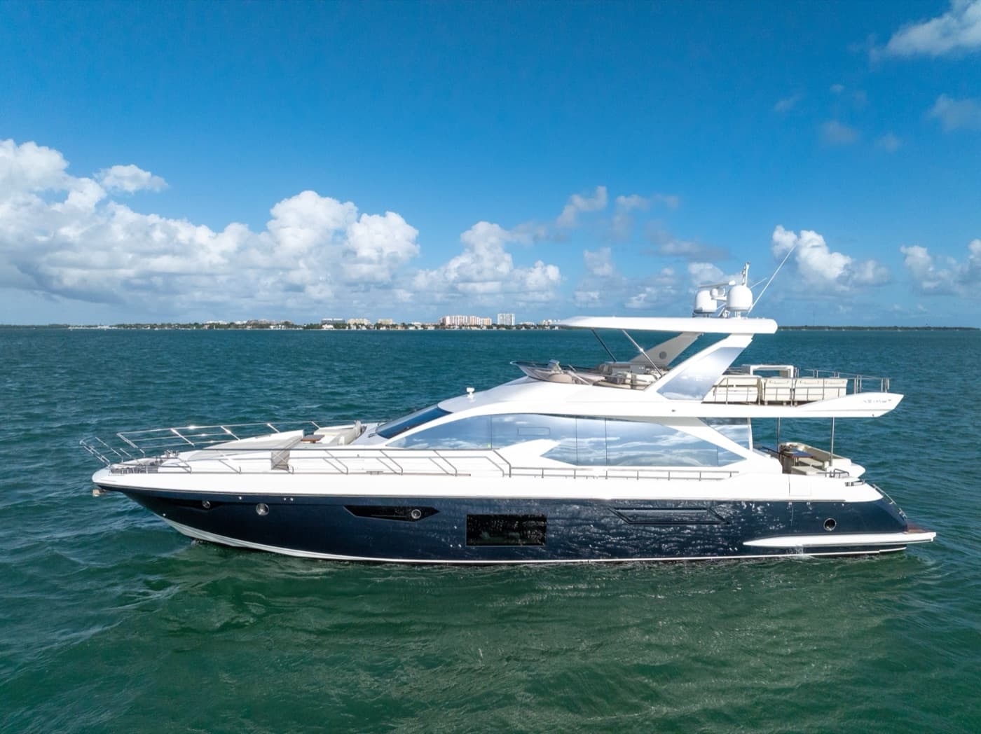 Pulse — Azimut yacht off Miami